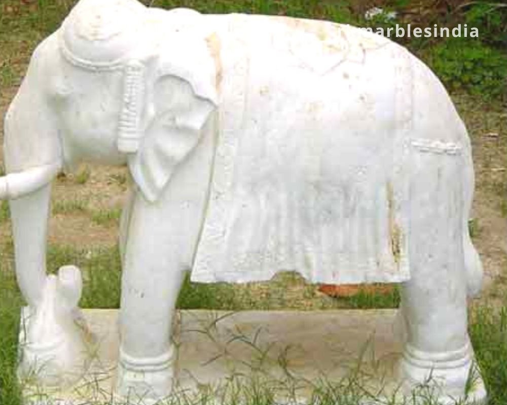 white marble sculptures 